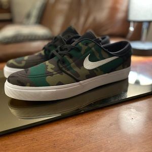 Nike SB janokowski size 10.5 DS Camo